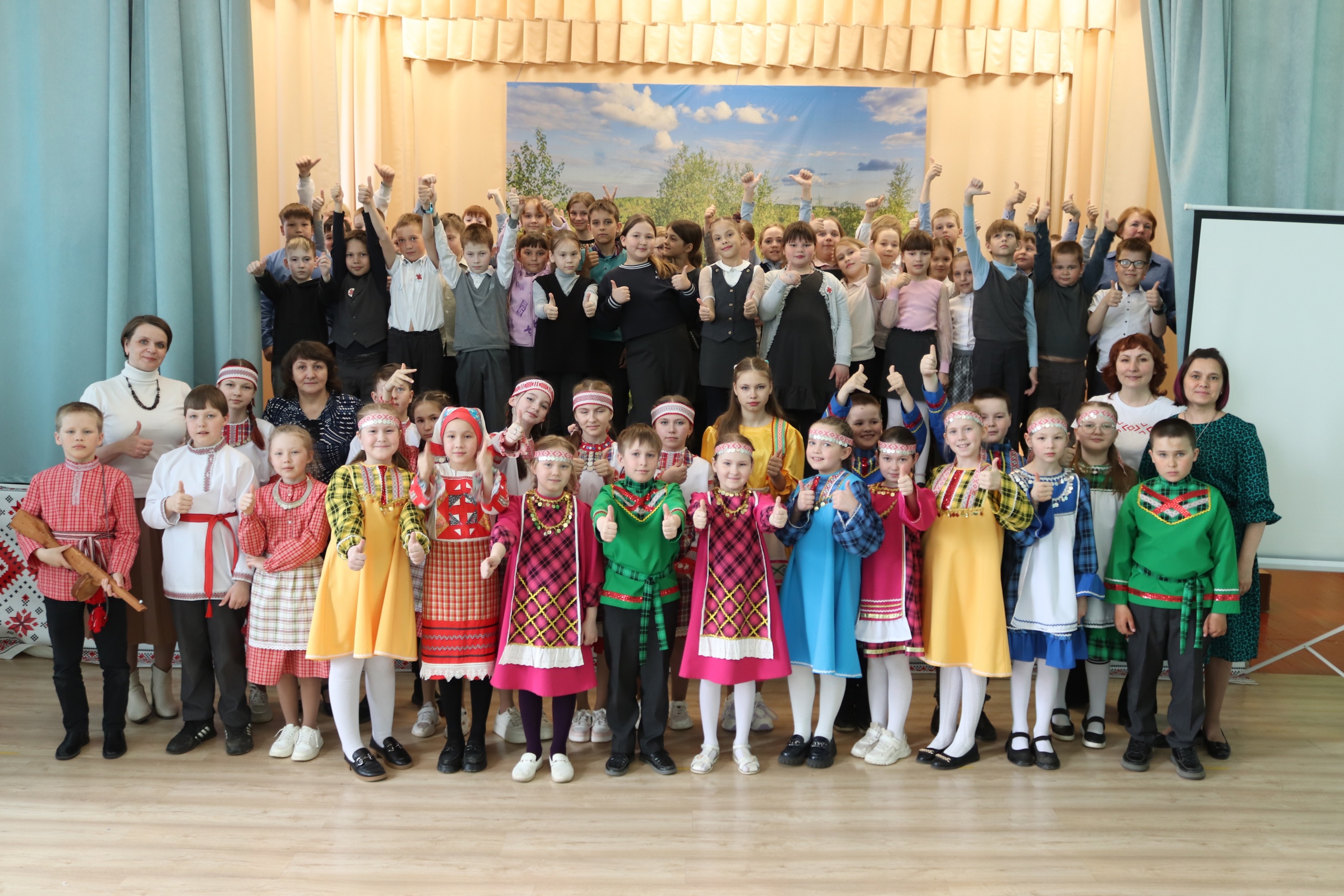 Сегодня четверг и в нашей школе удмуртские гостиные!.